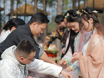周末与假日让孩子化身为“摊主”，快来报名抢摊！